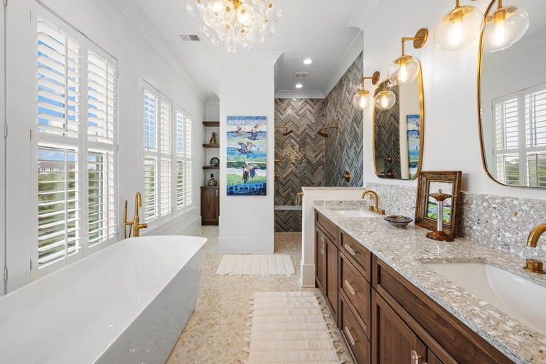Bathroom 5, Cornfed Pelican 9 Bedroom Home, Georgetown