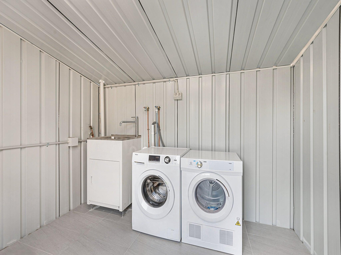 5, Gorgeous 3-Bed House with Spacious Shared Backyard, Melbourne