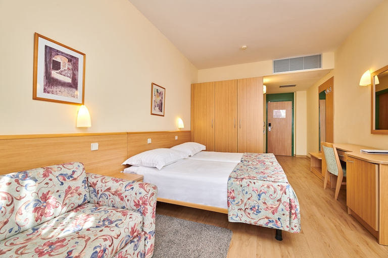 Bedroom 3, Hotel Aurora Plava Laguna, Umag
