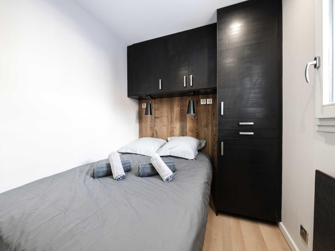 2, bedroom apartment with parking and balcony, Savoie