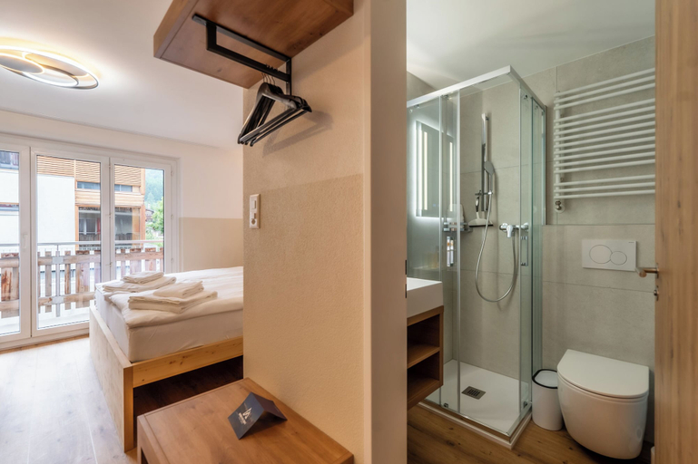 Bathroom 3, Exclusives Studio bei der Bergbahn, Visp