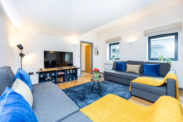 Room 4, 2 Bed 2 Bath Deluxe Flat in Kensington, London