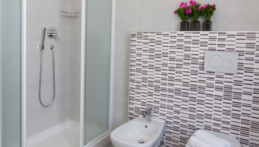 Bathroom 4, Capinera, Rimini