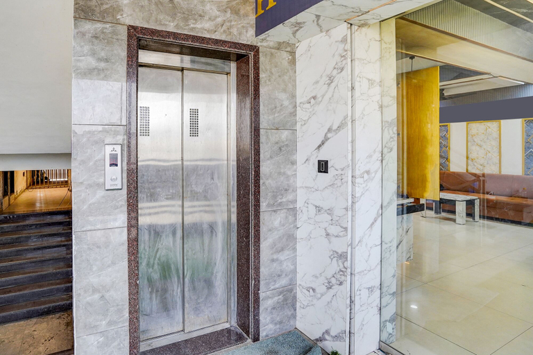 Elevator 5, Fabhotel Malva, Ahmadabad