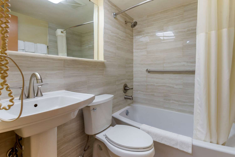 Bathroom 4, Rodeway Inn & Suites New Paltz - Hudson Valley, Ulster