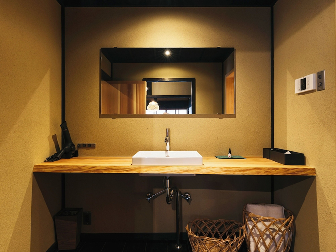 Bathroom 3, RITA IZUMO SAGIURA, Izumo