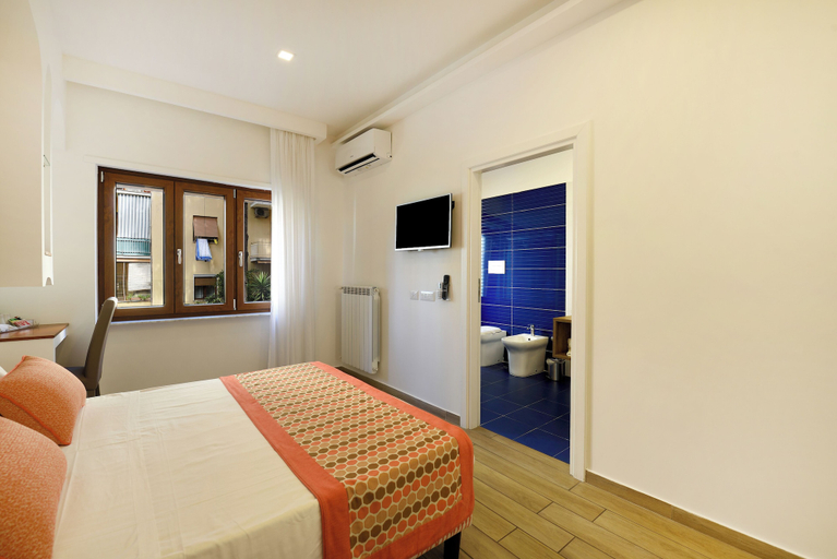 Bedroom 4, Sorrento Rooms Deluxe, Napoli