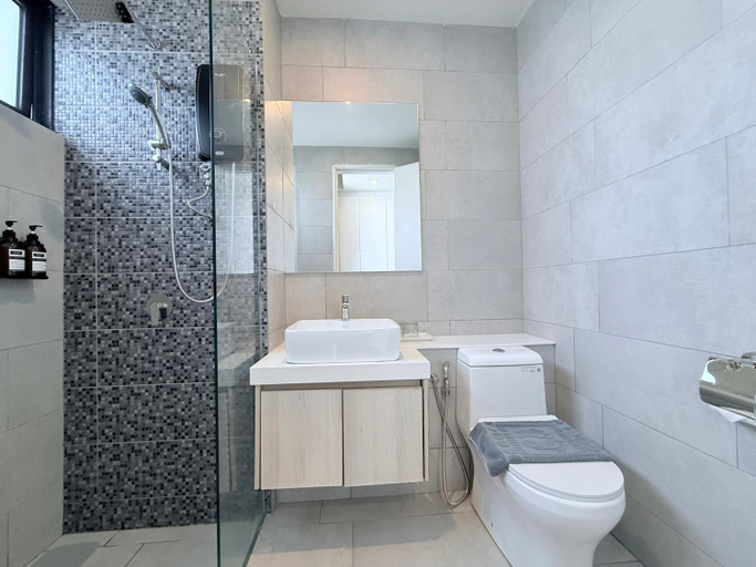 Bathroom 4, The Shore CBD Kota Kinabalu By LAXZONE SUITE, Kota Kinabalu