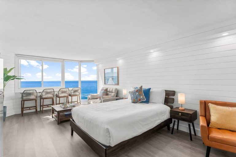Room 3, Renovated Beach Front Ocean View Condo TOG 723, Bay