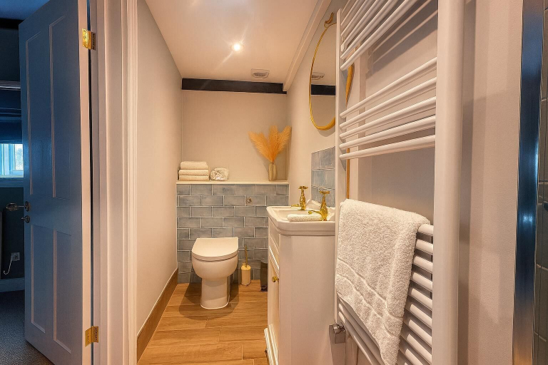 Bathroom 4, Black Horse, Hertfordshire