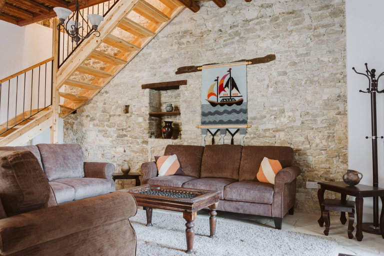 2, Charming 3-Bedroom Cottage in Heart of Vasa Koilaniou