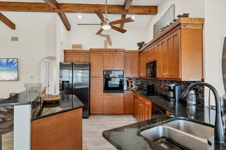 Private kitchen 2, Punta Gorda 3-Bedroom Canalfront Vacation Home with Dock 3 Home, Charlotte