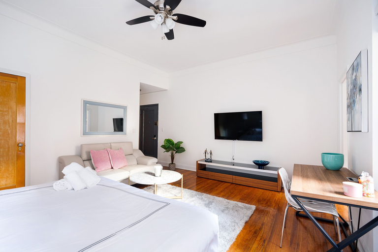 Room 3, Bright and Comfy Studio in NYC, New York
