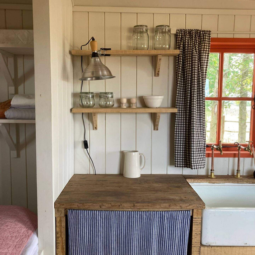 Bathroom 3, Secluded off Grid Shepherd's Hut, Gloucestershire