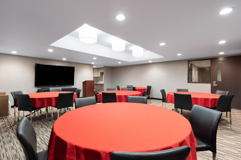 Food & Drinks 5, Microtel Inn & Suites by Wyndham Kirkland Lake, Timiskaming