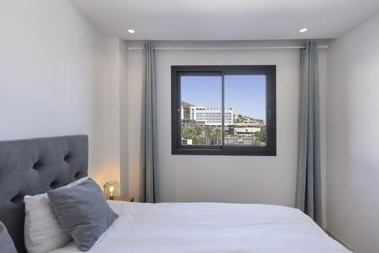 Room 3, Stylish Apartment With Large Terrace in Higueron, Málaga