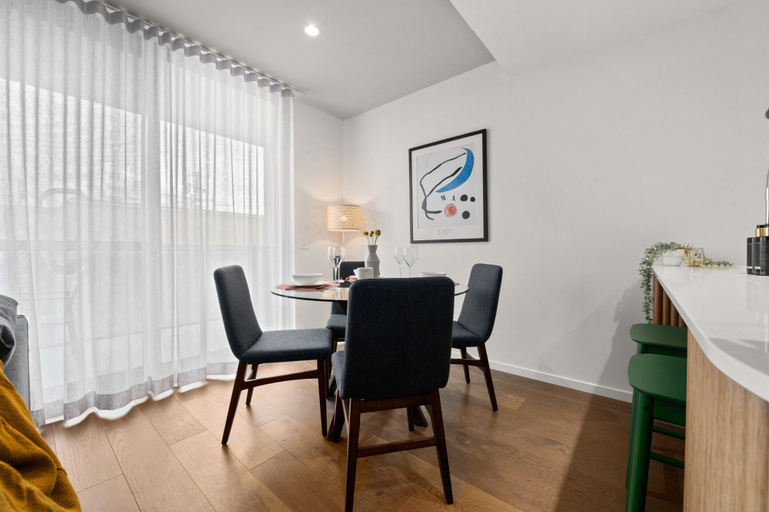 Dining 2, Chic and Elegant 1-bed in Unbeatable Location, Canberra