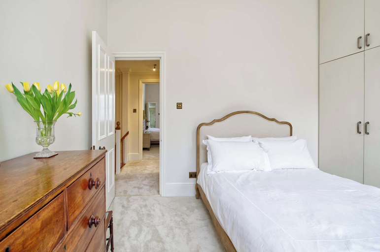 Bedroom 2, Grand 2 Bedroom Flat, Kensington, London