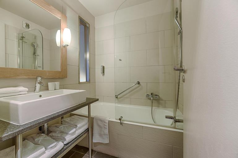 Bathroom 3, Hôtel Le Morgane, Haute-Savoie