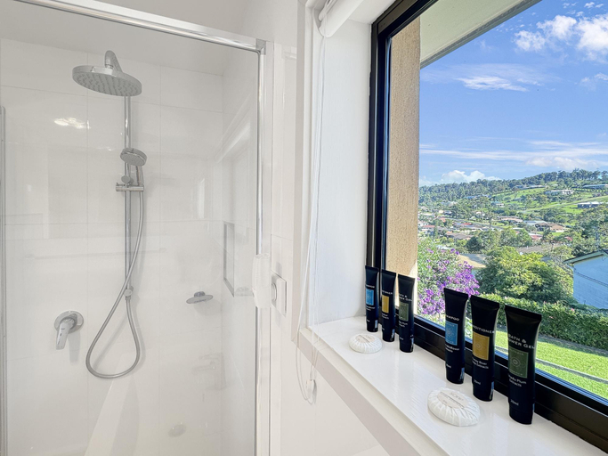 Bathroom 2, Fab 3-Bed Stay with Great Outdoors & Water Views, Eurobodalla