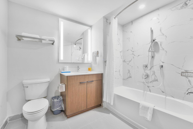 Bathroom, Skye Hotel & Residences, BW Signature Collection, Toronto