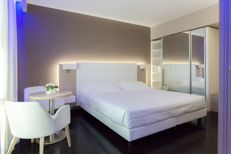 Bedroom 3, Raffaello Hotel, Ancona