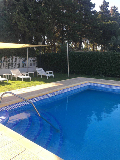 Sport & Beauty 4, Chalet con Piscina Privada y Barbacoa Jerez ideal para familias, Cádiz