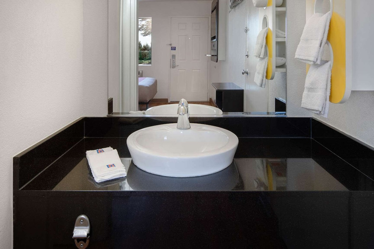 Bathroom 3, Motel6 Arcadia, CA - Los Angeles - Pasadena Area, Los Angeles