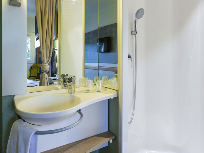 Bathroom 3, ibis budget Berck Sur Mer, Pas-de-Calais