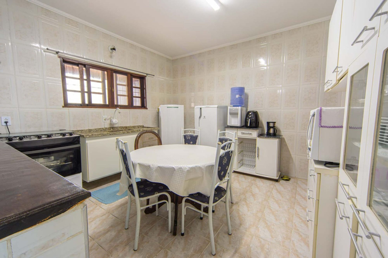 Room 4, Casa com Piscina e Garagem a 550m da Praia, Peruíbe
