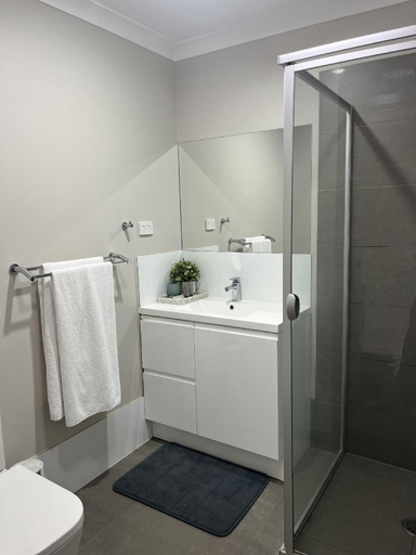 Bathroom 5, Stylish Townhouse with Private Courtyard, Canberra
