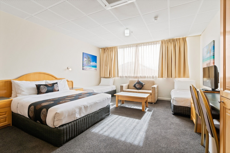 Bedroom 2, Adelaide International Motel, Adelaide