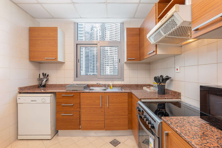 Room 2, Lovely and Spacious 1BR in DEC Tower Near Marina Walk, Dubai