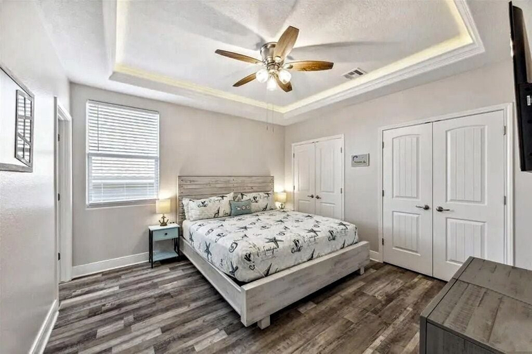 Room 5, Sunrise 4 Bedroom Home, Galveston
