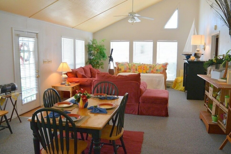 Interior 2, Kokomo Jo's 3 Bedroom Home, Galveston