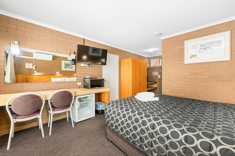 Bedroom 4, Mildura Motor Inn, Mildura - Pt A