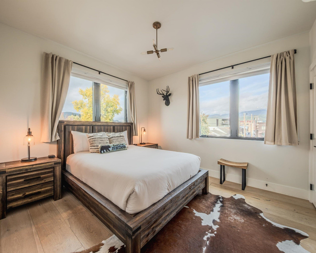 Room 3, Whitefish Loft, Downtown Condo for 6, Flathead
