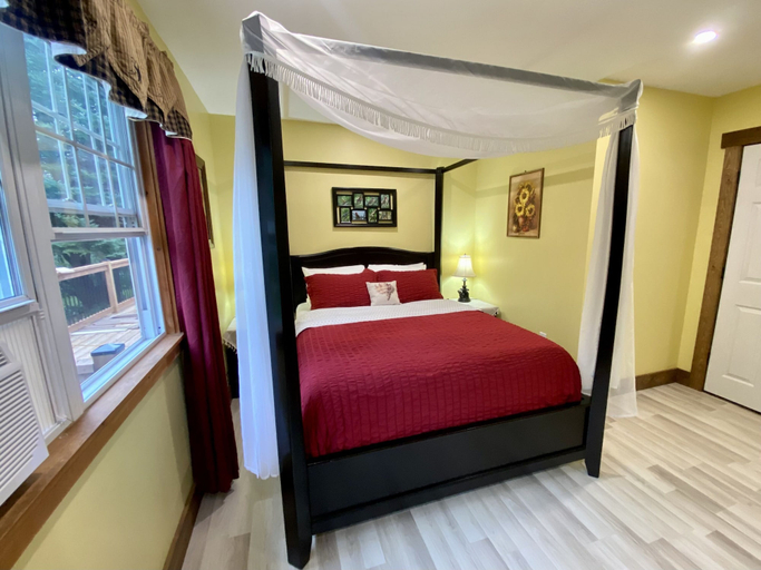 Bedroom 2, Whispering Birch Bed and Breakfast, Annapolis