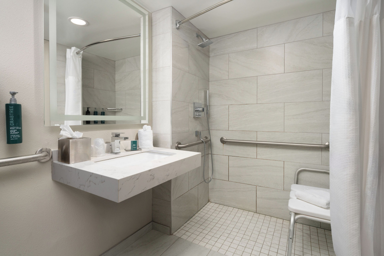 Bathroom 4, DoubleTree by Hilton Providence Airport Warwick, Kent