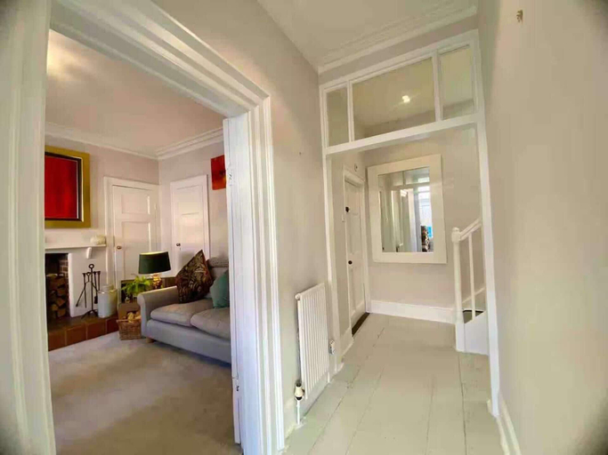 Living area 3, 17th Century Coach House - Pet & Family Friendly, Wiltshire