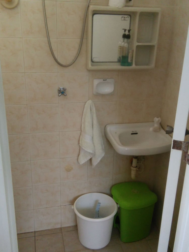 Bathroom 2, Western Highway Lodge, Marabut