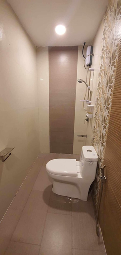 Bathroom 3, Maine City, Manila City