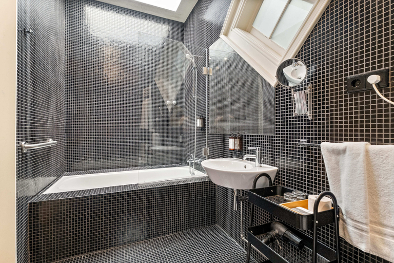 Bathroom 5, Casa dos Lóios by Shiadu, Porto