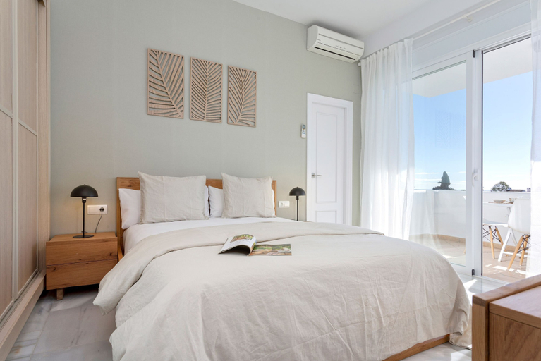 Others 4, Exclusive 2BD apartment with private terrace in Marbella. Royal Gardens, Málaga