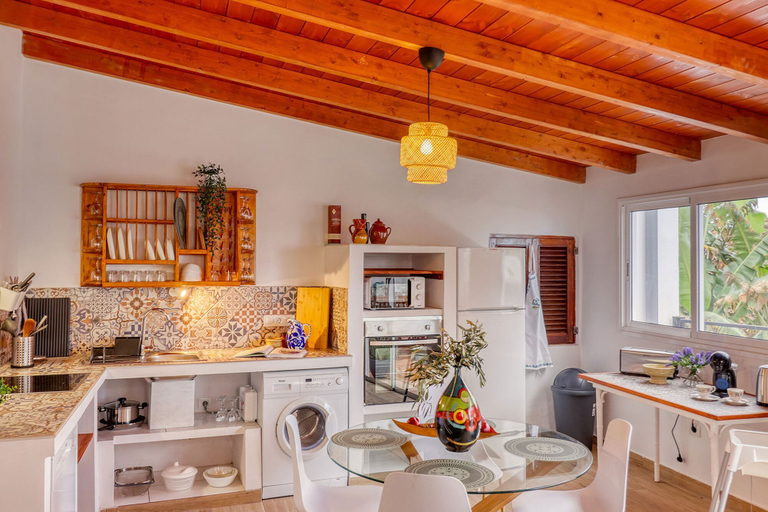 Room 4, Cozy House w BBQ Teide Views Near City Center, Santa Cruz de Tenerife
