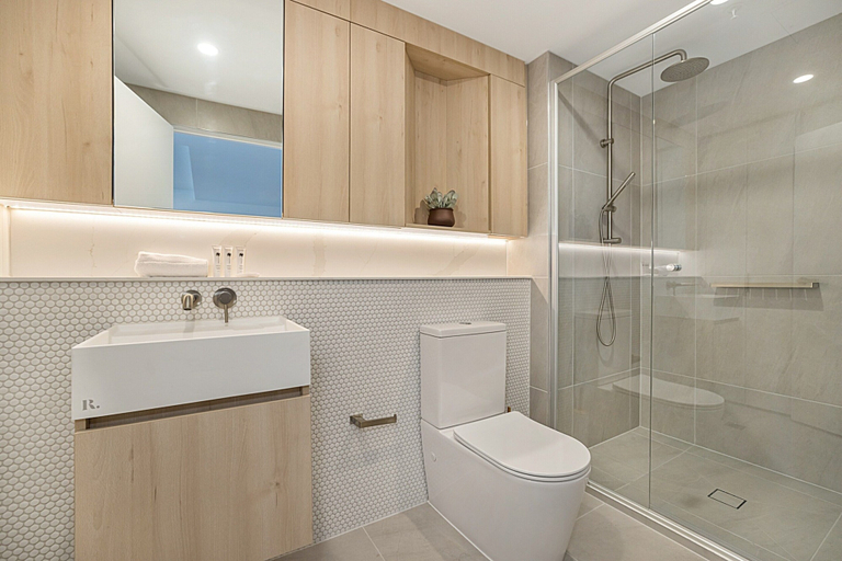 Bathroom, Chic 1-bed With Parking, Gym, Pool & City Views, Melbourne