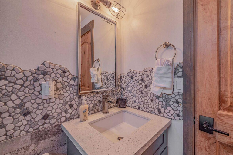 Bathroom 4, Blue Horizon Lodge, San Bernardino
