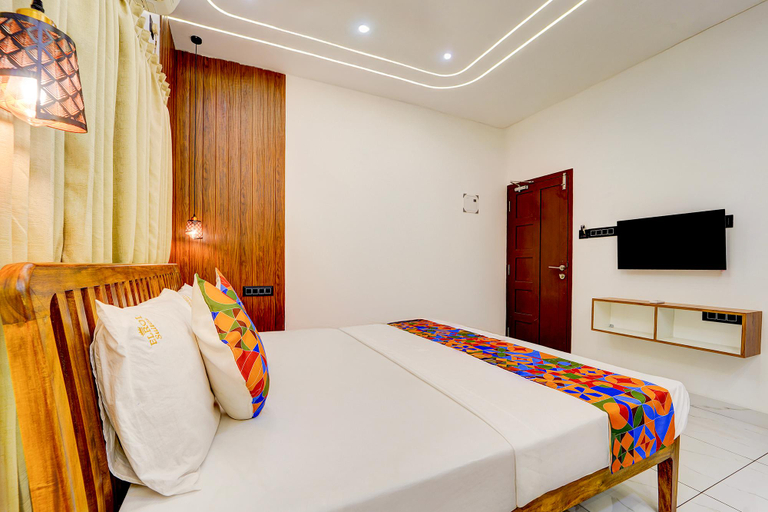 Bedroom 1, FabHotel Elroi Suites, Ernakulam