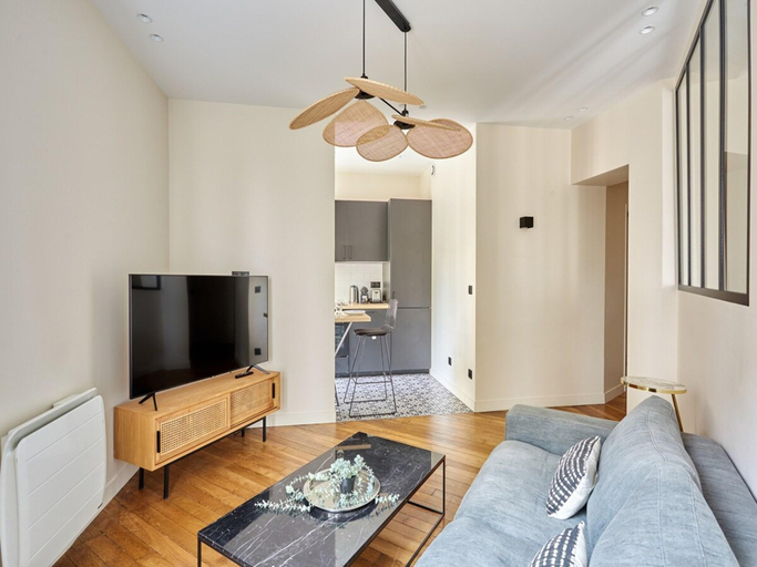 4, Elegant and modern apartment  Eiffel Tower, Paris
