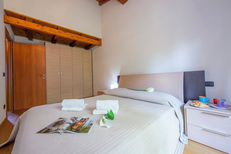 Bedroom 2, Relax al Moro Apt with Pool, Varese